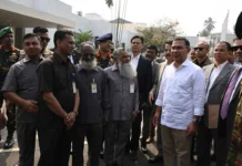 কার্যালয়ের পুরনো কর্মচারীদের কাছে ডেকে কথা বললেন প্রধানমন্ত্রী